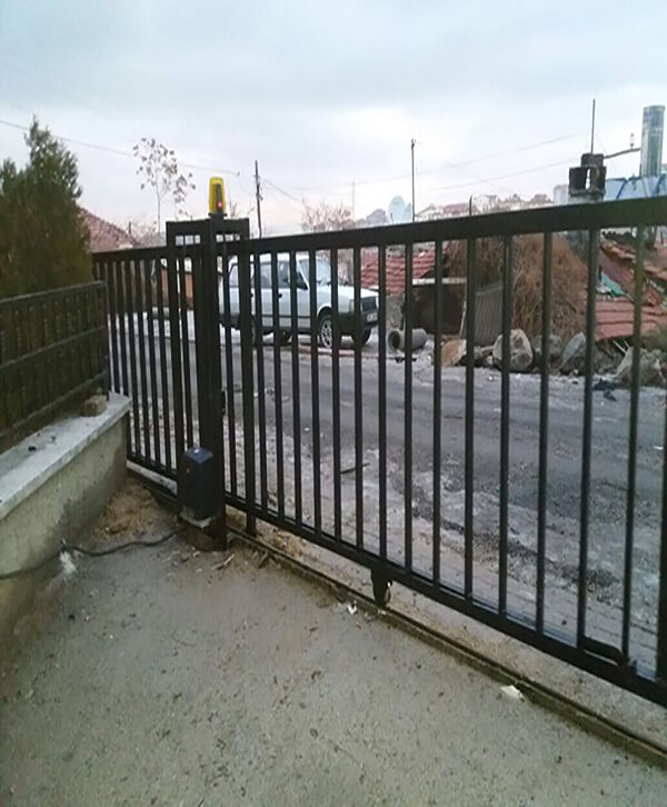 Ankara Mamak Yana Kayar Bahçe Kapısı